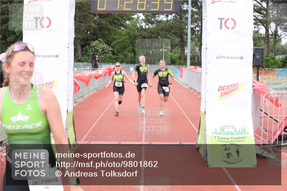 14.06.2026 - 7 Türme Triathlon Andreas Tolksdorf http://msf.ph/oto/9801862 14.06.2026 11:58:38 Ziel 487, 488, 489, 503 meine-sportfotos.de