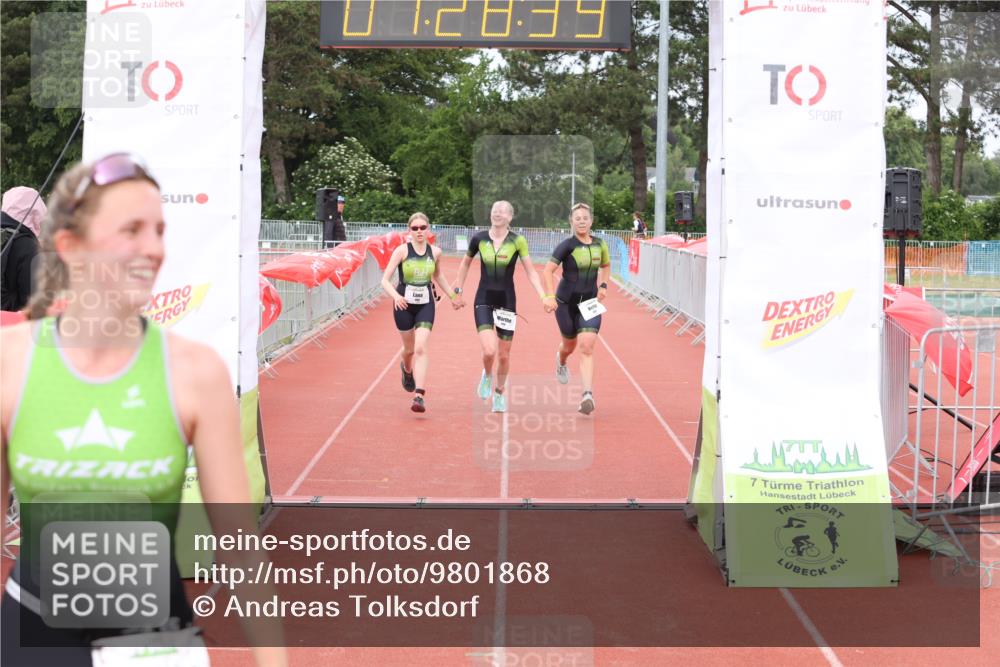 14.06.2026 - 7 Türme Triathlon Andreas Tolksdorf http://msf.ph/oto/9801868 14.06.2026 11:58:38 Ziel 487, 488, 489, 503 meine-sportfotos.de