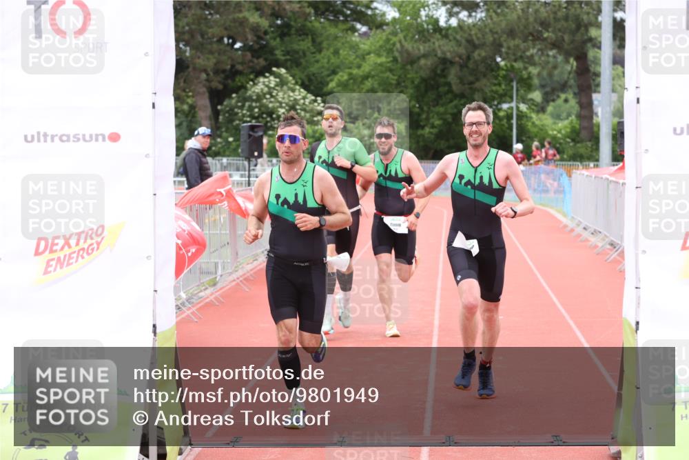 14.06.2026 - 7 Türme Triathlon Andreas Tolksdorf http://msf.ph/oto/9801949 14.06.2026 12:00:00 Ziel 465, 466, 467, 469 meine-sportfotos.de