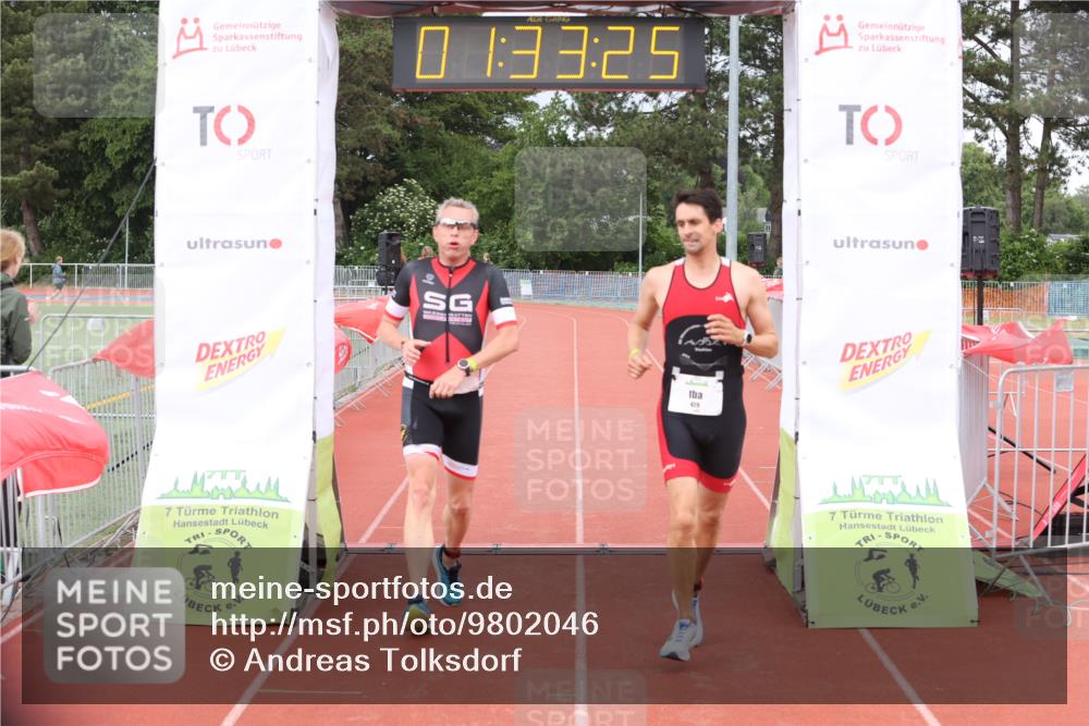 14.06.2026 - 7 Türme Triathlon Andreas Tolksdorf http://msf.ph/oto/9802046 14.06.2026 12:03:25 Ziel 428, 429 meine-sportfotos.de