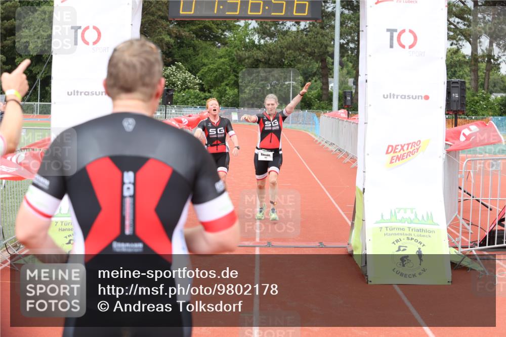 14.06.2026 - 7 Türme Triathlon Andreas Tolksdorf http://msf.ph/oto/9802178 14.06.2026 12:06:56 Ziel 485, 486 meine-sportfotos.de