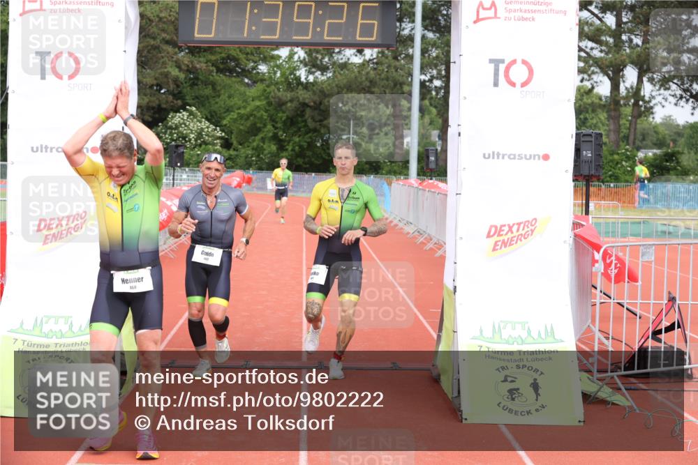 14.06.2026 - 7 Türme Triathlon Andreas Tolksdorf http://msf.ph/oto/9802222 14.06.2026 12:09:24 Ziel 460, 461, 463 meine-sportfotos.de