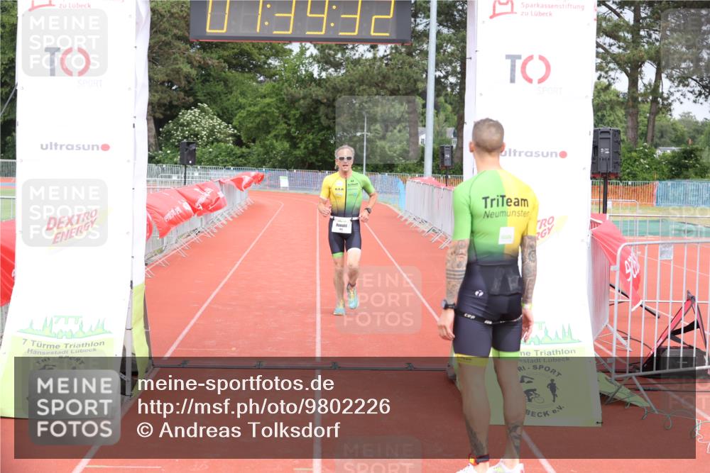 14.06.2026 - 7 Türme Triathlon Andreas Tolksdorf http://msf.ph/oto/9802226 14.06.2026 12:09:31 Ziel 460, 461, 462, 463 meine-sportfotos.de