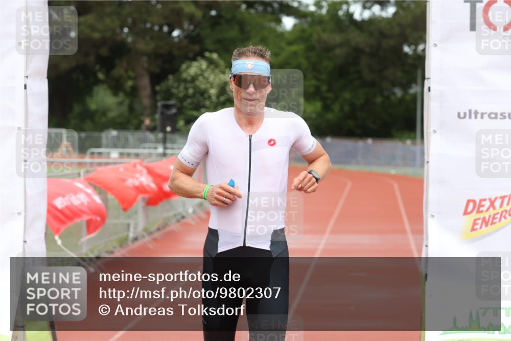 14.06.2026 - 7 Türme Triathlon Andreas Tolksdorf http://msf.ph/oto/9802307 14.06.2026 14:46:46 Ziel  meine-sportfotos.de