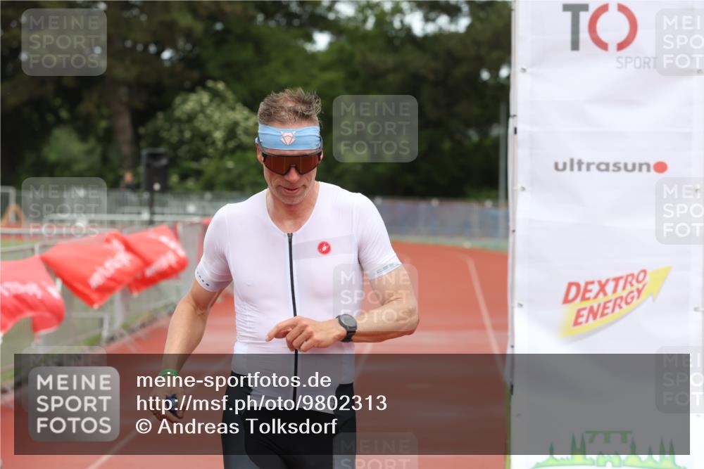 14.06.2026 - 7 Türme Triathlon Andreas Tolksdorf http://msf.ph/oto/9802313 14.06.2026 14:46:46 Ziel  meine-sportfotos.de