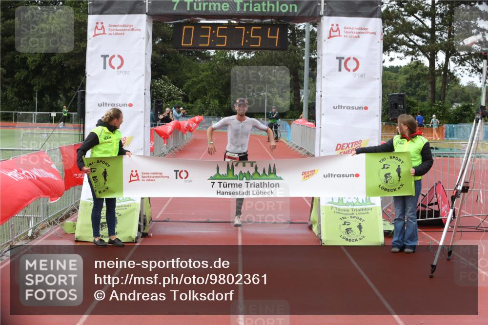 14.06.2026 - 7 Türme Triathlon Andreas Tolksdorf http://msf.ph/oto/9802361 14.06.2026 14:57:53 Ziel 805 meine-sportfotos.de