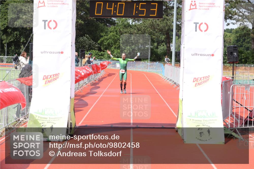 14.06.2026 - 7 Türme Triathlon Andreas Tolksdorf http://msf.ph/oto/9802458 14.06.2026 15:01:52 Ziel  meine-sportfotos.de