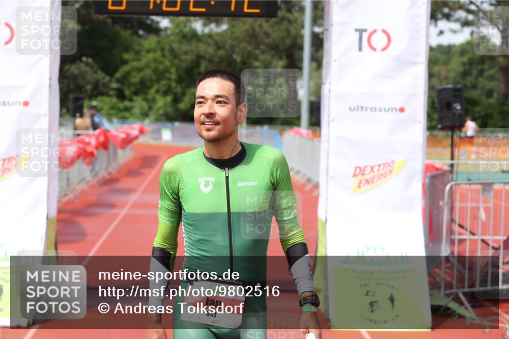 14.06.2026 - 7 Türme Triathlon Andreas Tolksdorf http://msf.ph/oto/9802516 14.06.2026 15:02:12 Ziel  meine-sportfotos.de