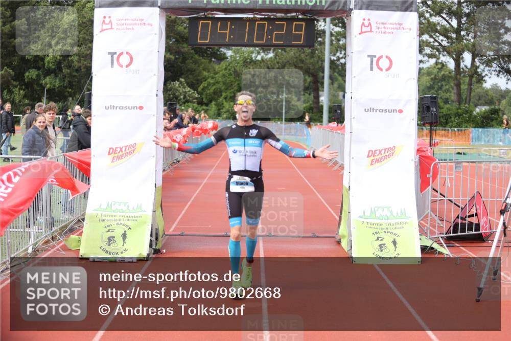 14.06.2026 - 7 Türme Triathlon Andreas Tolksdorf http://msf.ph/oto/9802668 14.06.2026 15:10:28 Ziel 1136 meine-sportfotos.de
