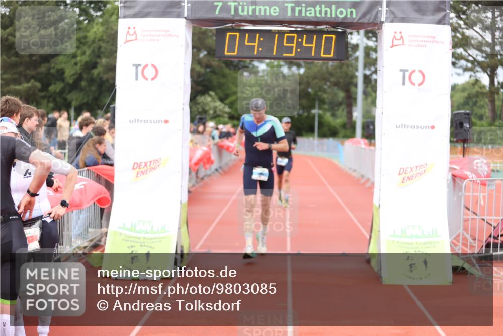 14.06.2026 - 7 Türme Triathlon Andreas Tolksdorf http://msf.ph/oto/9803085 14.06.2026 15:19:38 Ziel 977, 1113 meine-sportfotos.de