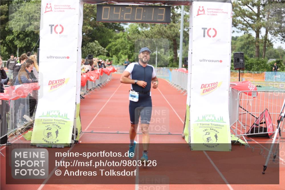 14.06.2026 - 7 Türme Triathlon Andreas Tolksdorf http://msf.ph/oto/9803126 14.06.2026 15:20:11 Ziel 942 meine-sportfotos.de