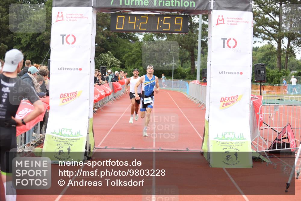 14.06.2026 - 7 Türme Triathlon Andreas Tolksdorf http://msf.ph/oto/9803228 14.06.2026 15:21:58 Ziel 890, 1102 meine-sportfotos.de