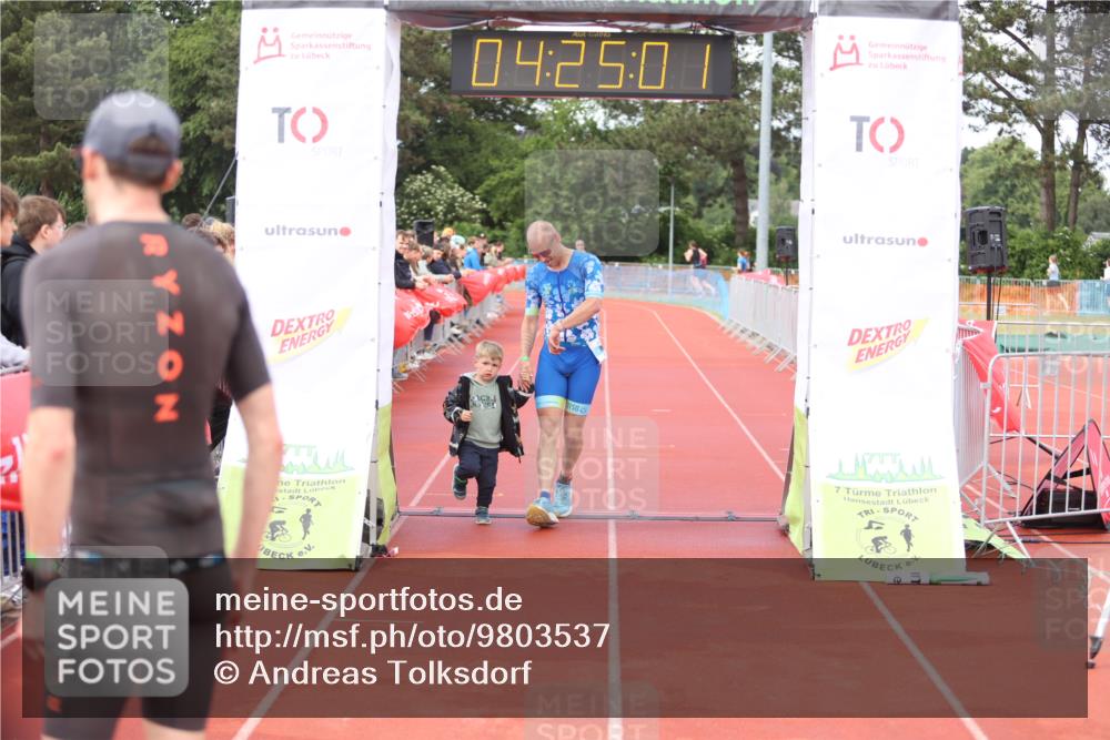 14.06.2026 - 7 Türme Triathlon Andreas Tolksdorf http://msf.ph/oto/9803537 14.06.2026 15:24:59 Ziel 950, 981, 1026 meine-sportfotos.de