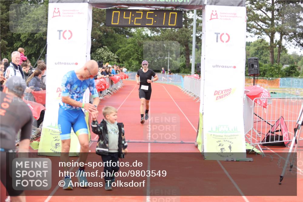 14.06.2026 - 7 Türme Triathlon Andreas Tolksdorf http://msf.ph/oto/9803549 14.06.2026 15:25:08 Ziel 981, 1008 meine-sportfotos.de