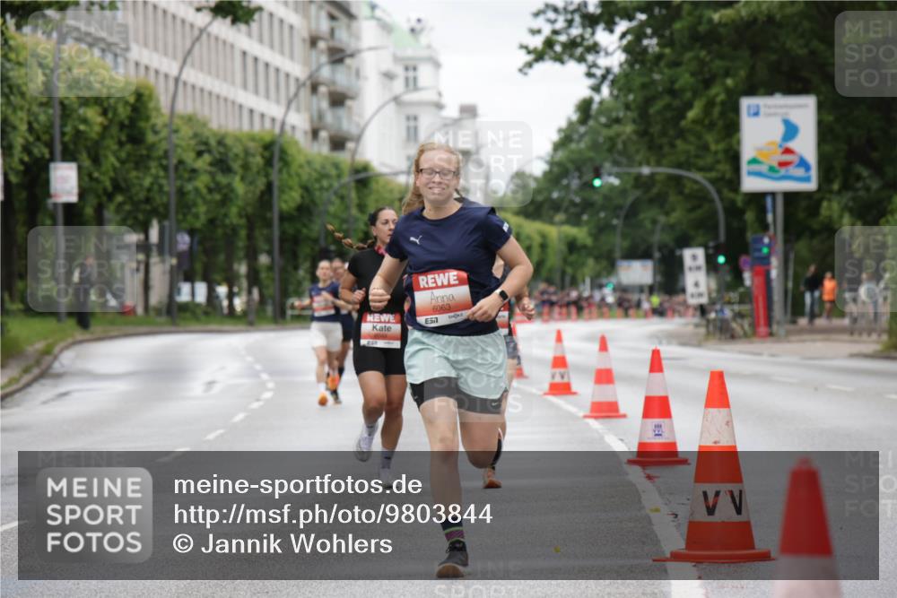 14.06.2026 - REWE Women's Run Jannik Wohlers http://msf.ph/oto/9803844 14.06.2026 10:36:45 Laufen 6049, 6063, 57 meine-sportfotos.de