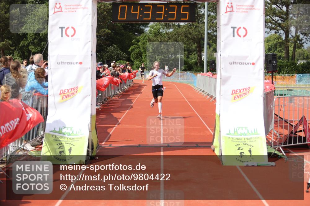 14.06.2026 - 7 Türme Triathlon Andreas Tolksdorf http://msf.ph/oto/9804422 14.06.2026 15:33:34 Ziel 643, 665 meine-sportfotos.de