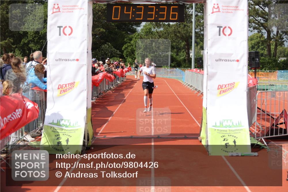 14.06.2026 - 7 Türme Triathlon Andreas Tolksdorf http://msf.ph/oto/9804426 14.06.2026 15:33:34 Ziel 643, 665 meine-sportfotos.de