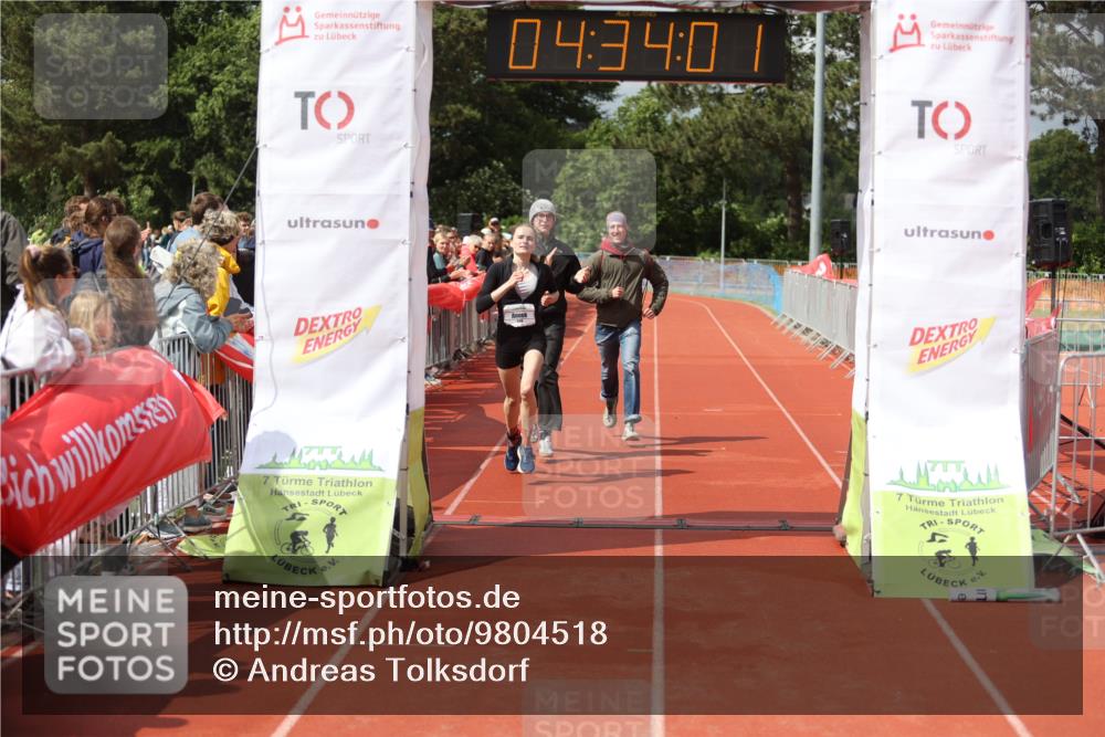 14.06.2026 - 7 Türme Triathlon Andreas Tolksdorf http://msf.ph/oto/9804518 14.06.2026 15:33:59 Ziel 898 meine-sportfotos.de