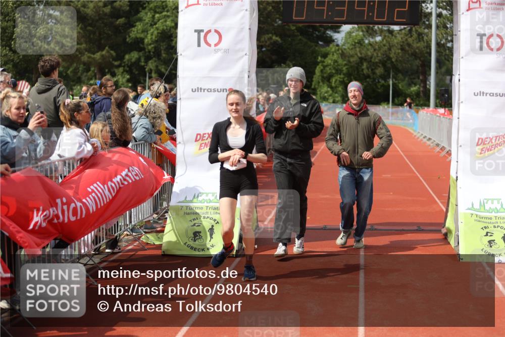 14.06.2026 - 7 Türme Triathlon Andreas Tolksdorf http://msf.ph/oto/9804540 14.06.2026 15:34:01 Ziel 898 meine-sportfotos.de
