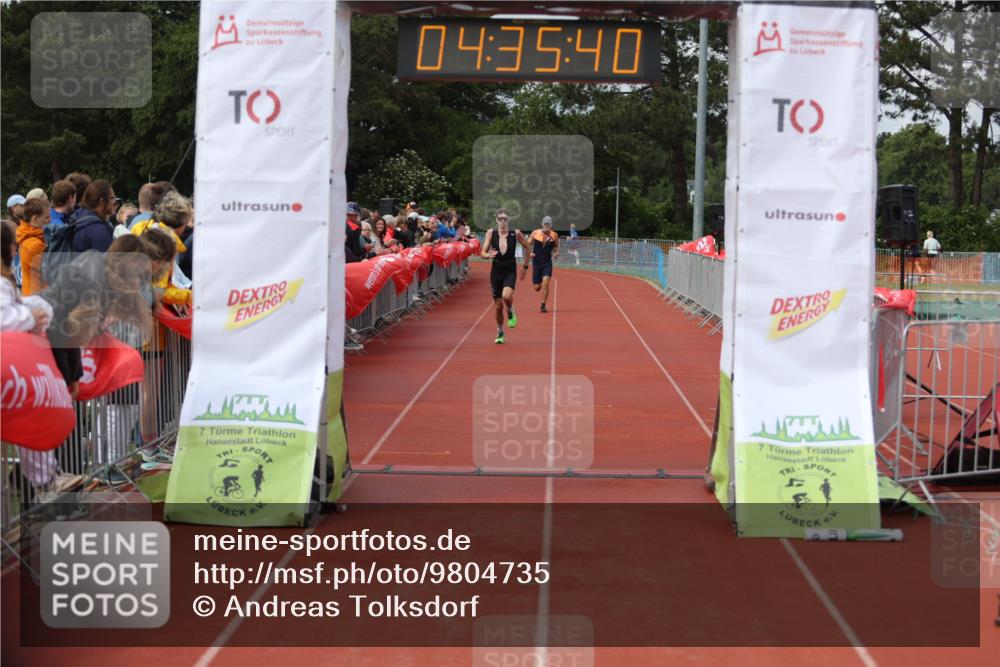 14.06.2026 - 7 Türme Triathlon Andreas Tolksdorf http://msf.ph/oto/9804735 14.06.2026 15:35:39 Ziel 963, 987 meine-sportfotos.de