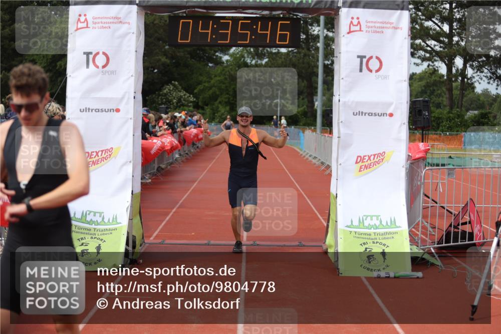 14.06.2026 - 7 Türme Triathlon Andreas Tolksdorf http://msf.ph/oto/9804778 14.06.2026 15:35:45 Ziel 963, 987 meine-sportfotos.de