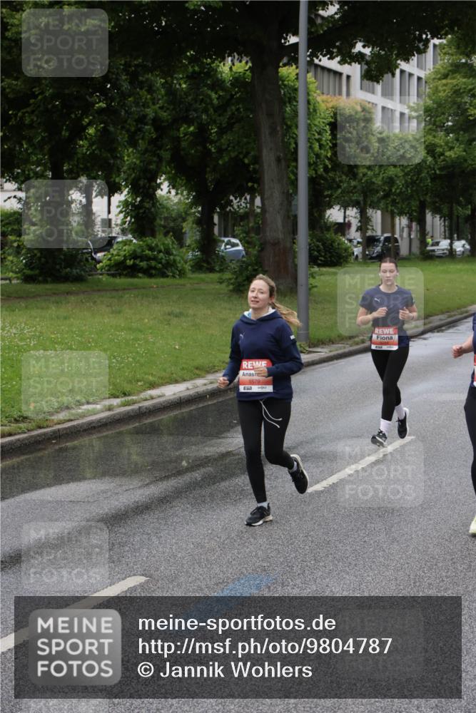 14.06.2026 - REWE Women's Run Jannik Wohlers http://msf.ph/oto/9804787 14.06.2026 10:38:49 Laufen 5579 meine-sportfotos.de