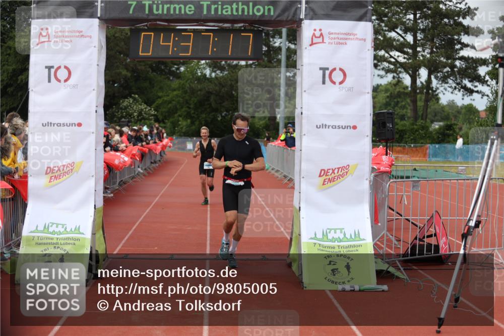 14.06.2026 - 7 Türme Triathlon Andreas Tolksdorf http://msf.ph/oto/9805005 14.06.2026 15:37:16 Ziel 948, 1137 meine-sportfotos.de