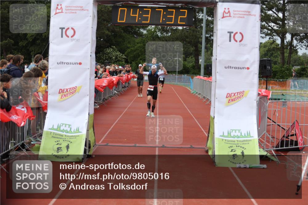 14.06.2026 - 7 Türme Triathlon Andreas Tolksdorf http://msf.ph/oto/9805016 14.06.2026 15:37:31 Ziel 792, 933 meine-sportfotos.de