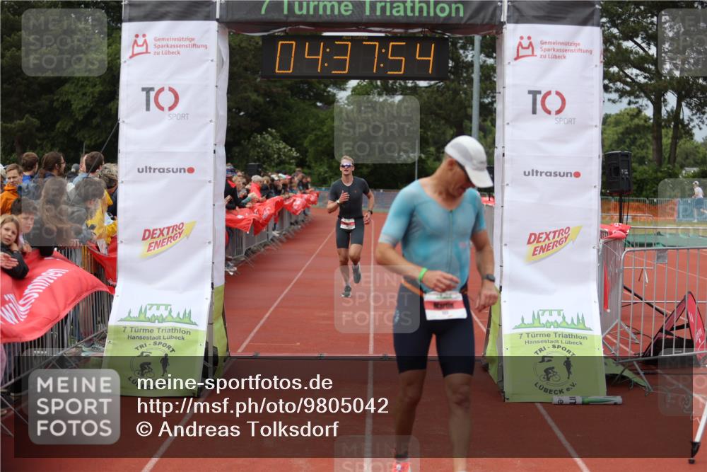 14.06.2026 - 7 Türme Triathlon Andreas Tolksdorf http://msf.ph/oto/9805042 14.06.2026 15:37:53 Ziel 676, 722 meine-sportfotos.de
