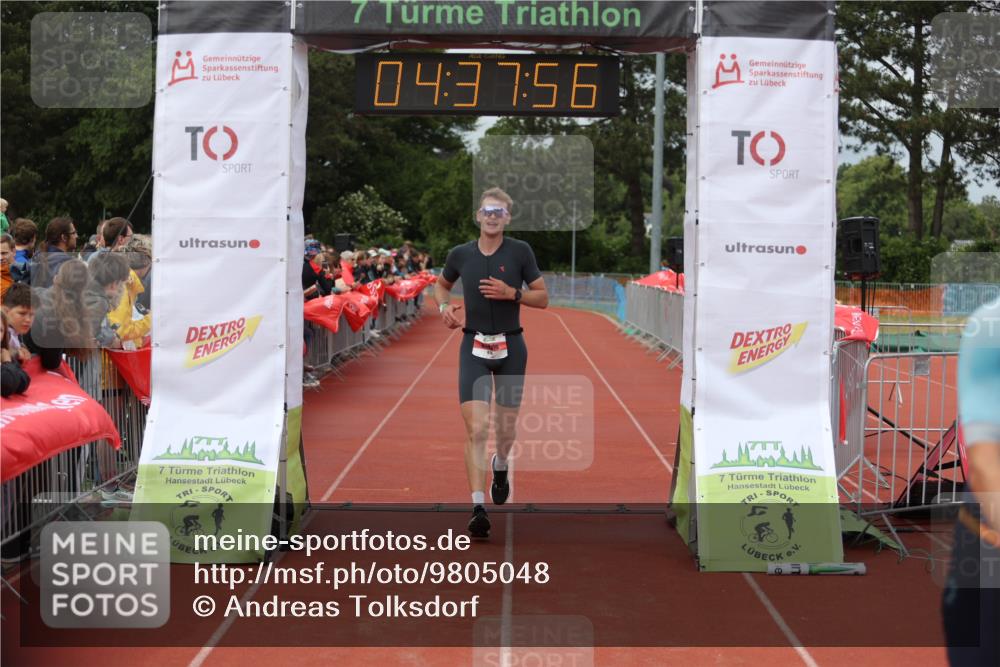 14.06.2026 - 7 Türme Triathlon Andreas Tolksdorf http://msf.ph/oto/9805048 14.06.2026 15:37:56 Ziel 676, 722 meine-sportfotos.de