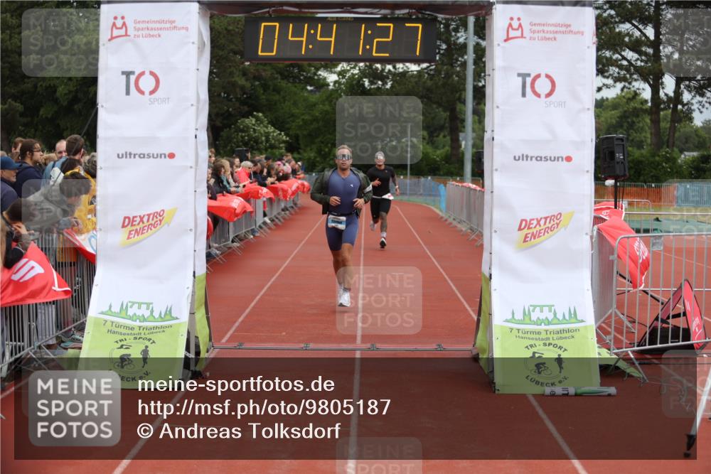 14.06.2026 - 7 Türme Triathlon Andreas Tolksdorf http://msf.ph/oto/9805187 14.06.2026 15:41:27 Ziel 713, 1165 meine-sportfotos.de
