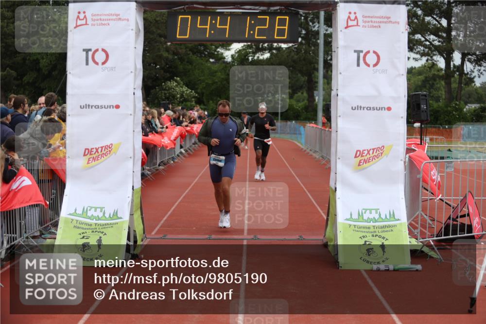 14.06.2026 - 7 Türme Triathlon Andreas Tolksdorf http://msf.ph/oto/9805190 14.06.2026 15:41:27 Ziel 713, 1165 meine-sportfotos.de