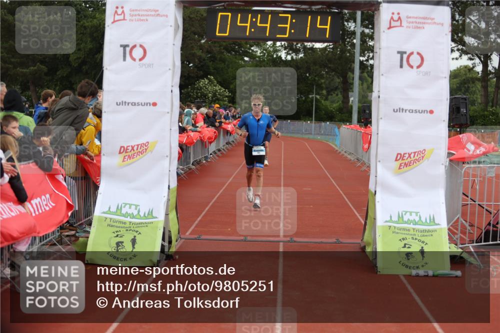14.06.2026 - 7 Türme Triathlon Andreas Tolksdorf http://msf.ph/oto/9805251 14.06.2026 15:43:13 Ziel 710, 1067 meine-sportfotos.de