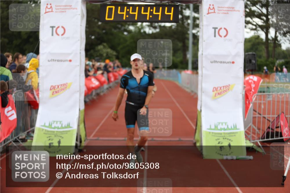 14.06.2026 - 7 Türme Triathlon Andreas Tolksdorf http://msf.ph/oto/9805308 14.06.2026 15:44:42 Ziel 832, 992, 1032, 1068, 1651 meine-sportfotos.de