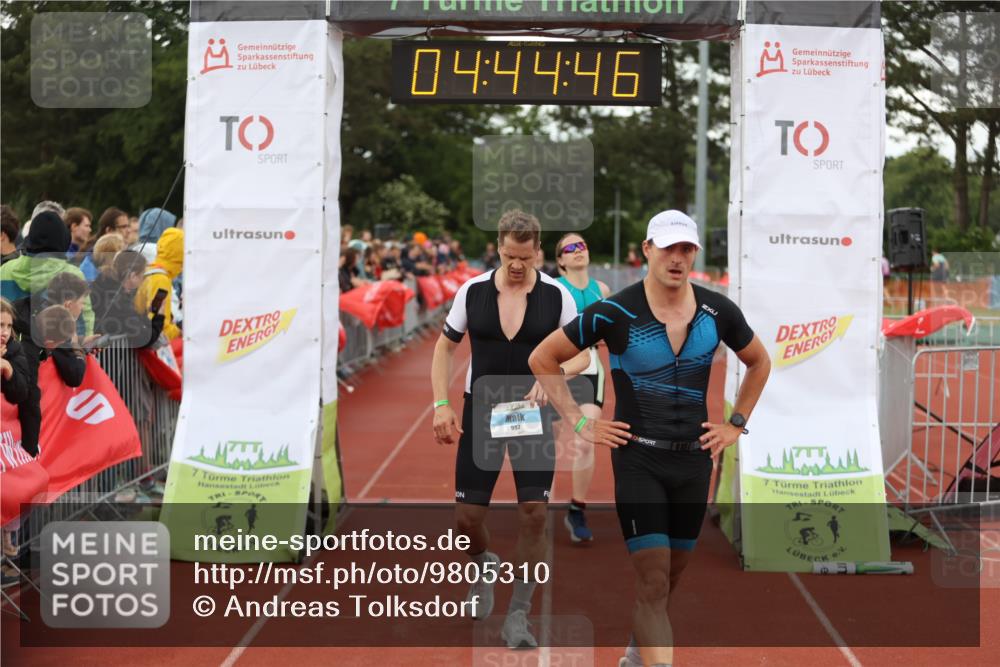 14.06.2026 - 7 Türme Triathlon Andreas Tolksdorf http://msf.ph/oto/9805310 14.06.2026 15:44:44 Ziel 832, 992, 993, 1032, 1068, 1651 meine-sportfotos.de