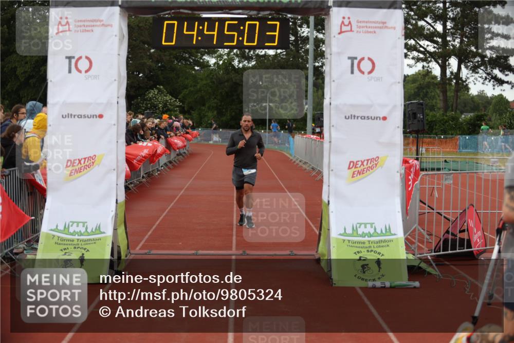 14.06.2026 - 7 Türme Triathlon Andreas Tolksdorf http://msf.ph/oto/9805324 14.06.2026 15:45:01 Ziel 896, 1097 meine-sportfotos.de