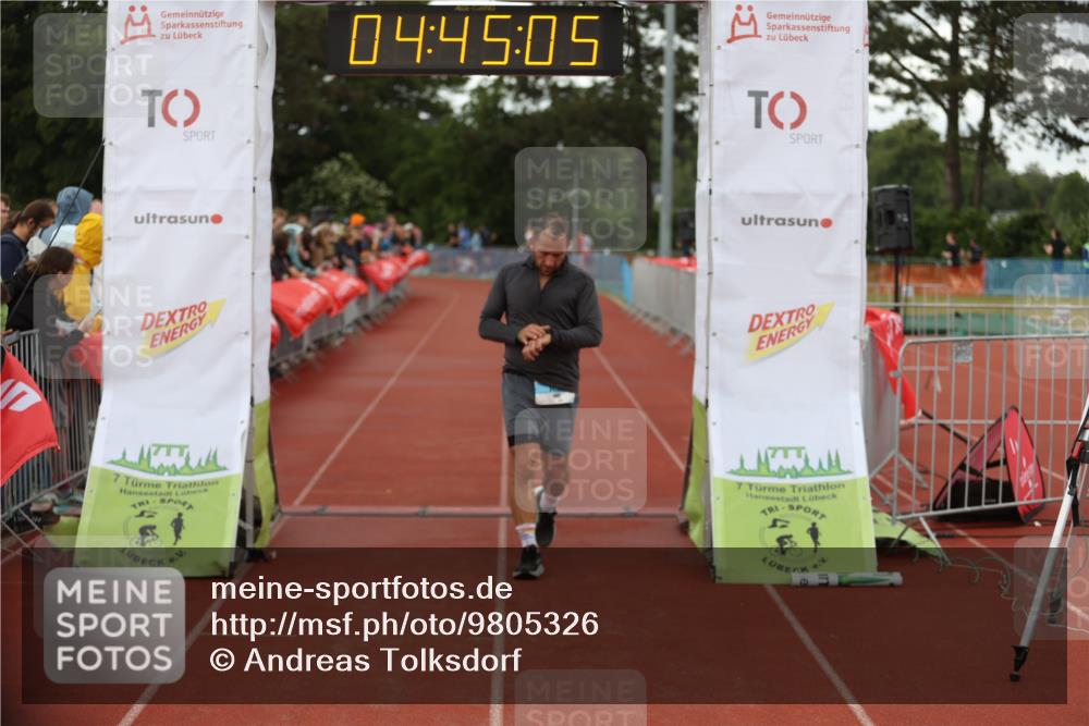 14.06.2026 - 7 Türme Triathlon Andreas Tolksdorf http://msf.ph/oto/9805326 14.06.2026 15:45:03 Ziel 896, 1097 meine-sportfotos.de