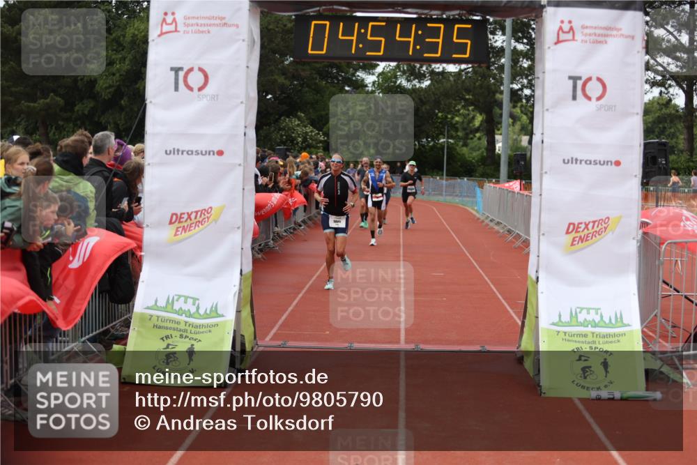 14.06.2026 - 7 Türme Triathlon Andreas Tolksdorf http://msf.ph/oto/9805790 14.06.2026 15:54:34 Ziel 711, 827, 1061, 1745 meine-sportfotos.de