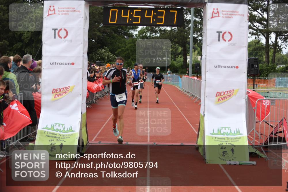 14.06.2026 - 7 Türme Triathlon Andreas Tolksdorf http://msf.ph/oto/9805794 14.06.2026 15:54:36 Ziel 711, 827, 1061, 1526, 1730, 1745 meine-sportfotos.de