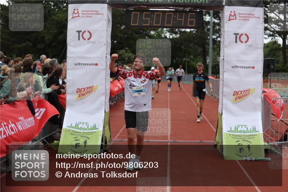 14.06.2026 - 7 Türme Triathlon Andreas Tolksdorf http://msf.ph/oto/9806203 14.06.2026 16:00:45 Ziel 688, 903, 928, 979, 1112, 1657 meine-sportfotos.de