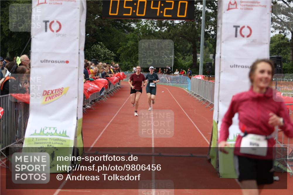 14.06.2026 - 7 Türme Triathlon Andreas Tolksdorf http://msf.ph/oto/9806456 14.06.2026 16:04:19 Ziel 940, 1561, 1595 meine-sportfotos.de