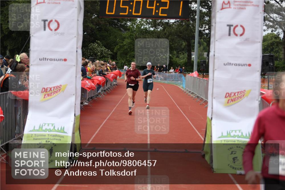 14.06.2026 - 7 Türme Triathlon Andreas Tolksdorf http://msf.ph/oto/9806457 14.06.2026 16:04:20 Ziel 940, 1561, 1595 meine-sportfotos.de