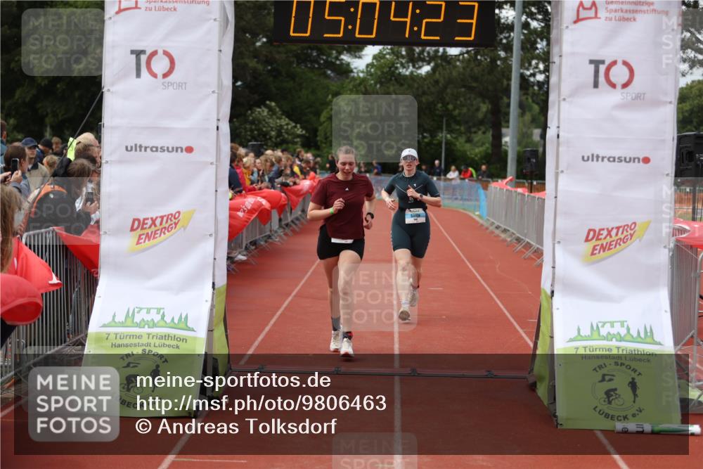 14.06.2026 - 7 Türme Triathlon Andreas Tolksdorf http://msf.ph/oto/9806463 14.06.2026 16:04:22 Ziel 940, 1561, 1595 meine-sportfotos.de