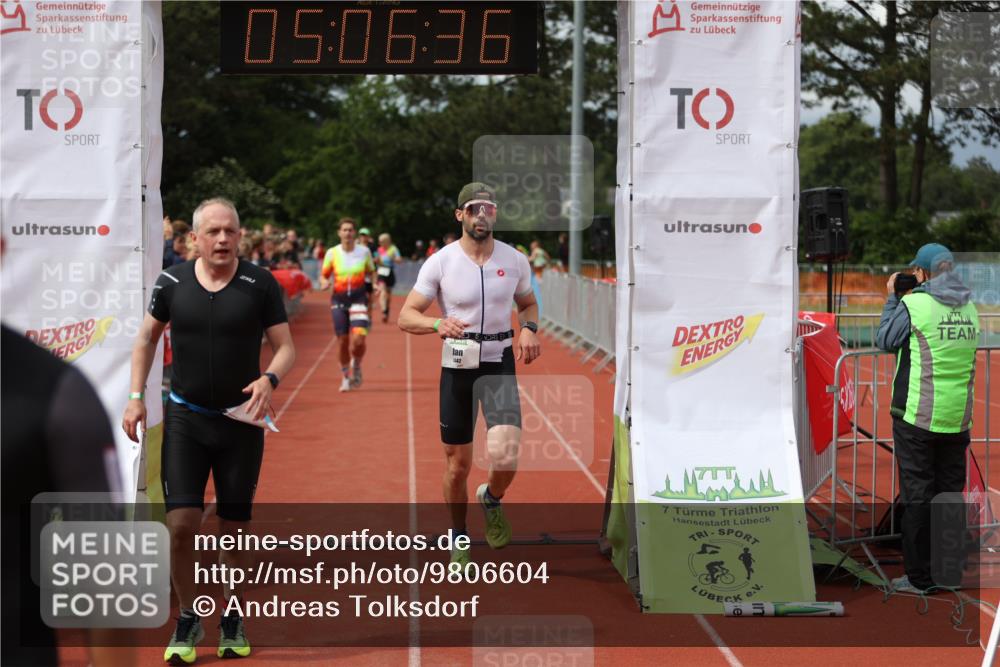 14.06.2026 - 7 Türme Triathlon Andreas Tolksdorf http://msf.ph/oto/9806604 14.06.2026 16:06:35 Ziel 736, 773, 1050, 1442, 1785 meine-sportfotos.de