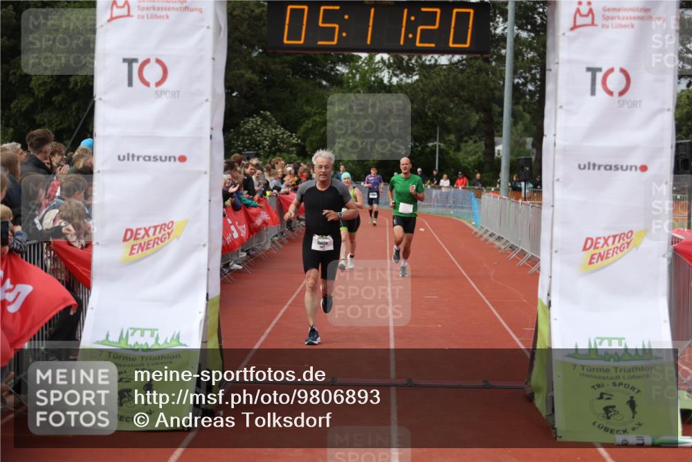 14.06.2026 - 7 Türme Triathlon Andreas Tolksdorf http://msf.ph/oto/9806893 14.06.2026 16:11:18 Ziel 1365, 1429, 1696 meine-sportfotos.de