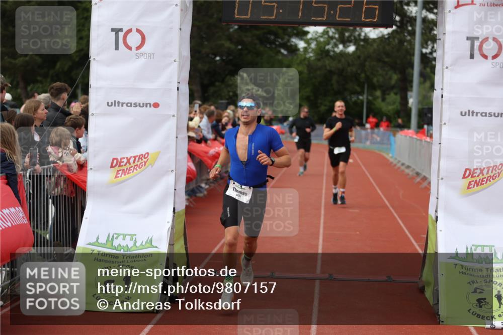 14.06.2026 - 7 Türme Triathlon Andreas Tolksdorf http://msf.ph/oto/9807157 14.06.2026 16:15:25 Ziel 1002, 1187, 1259, 1299, 1436, 1451 meine-sportfotos.de