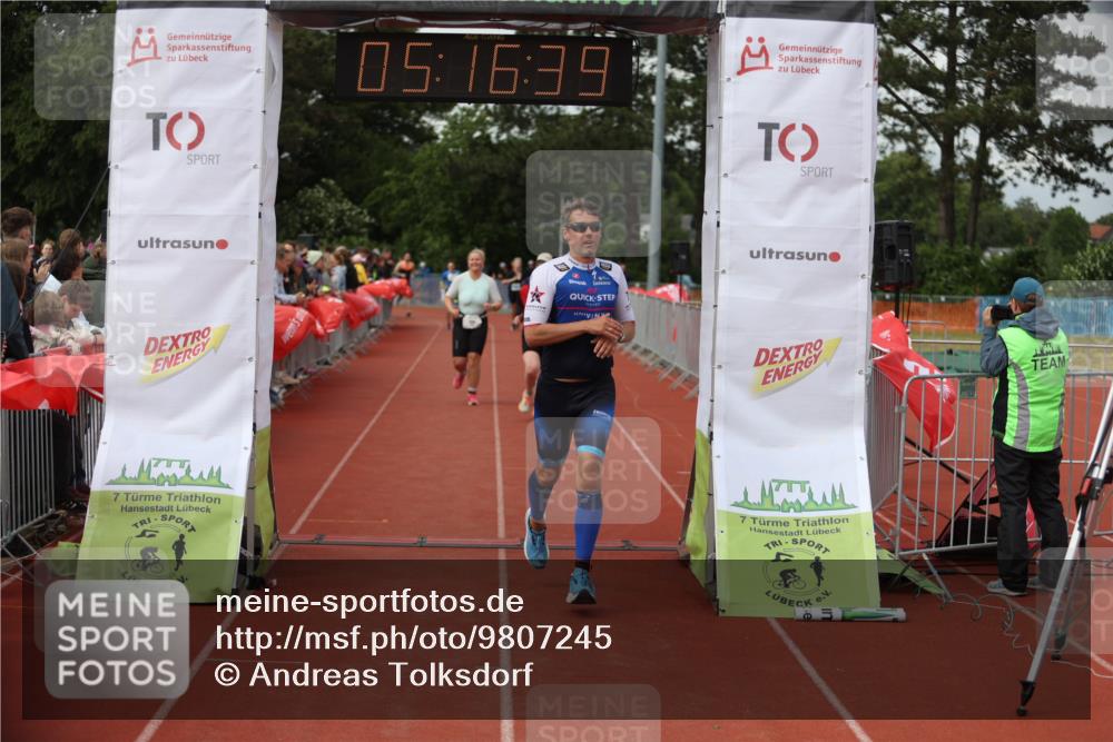 14.06.2026 - 7 Türme Triathlon Andreas Tolksdorf http://msf.ph/oto/9807245 14.06.2026 16:16:38 Ziel 1327, 1333, 1408, 1637, 1706, 1753 meine-sportfotos.de