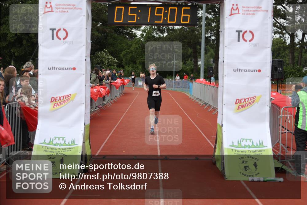 14.06.2026 - 7 Türme Triathlon Andreas Tolksdorf http://msf.ph/oto/9807388 14.06.2026 16:19:05 Ziel 1296 meine-sportfotos.de