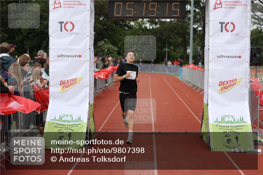 14.06.2026 - 7 Türme Triathlon Andreas Tolksdorf http://msf.ph/oto/9807398 14.06.2026 16:19:14 Ziel 1296 meine-sportfotos.de
