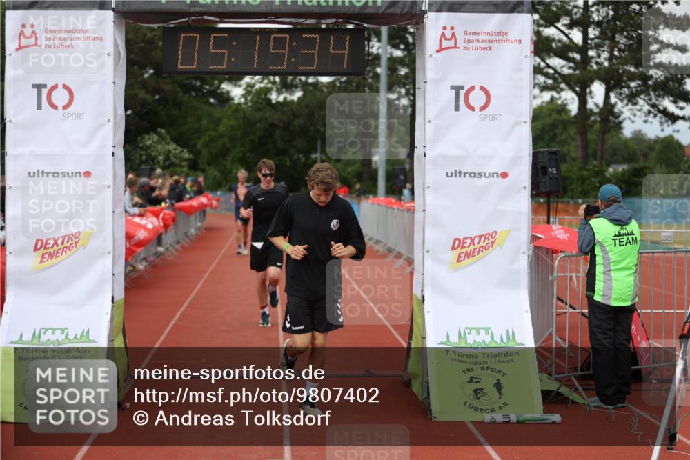 14.06.2026 - 7 Türme Triathlon Andreas Tolksdorf http://msf.ph/oto/9807402 14.06.2026 16:19:33 Ziel 1381, 1387, 1489 meine-sportfotos.de